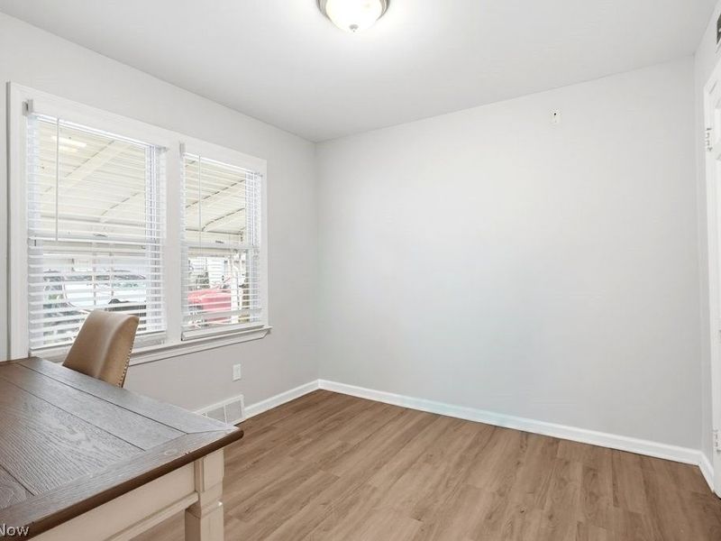2076 N Green Road, Cleveland, OH 44121 Photo 10