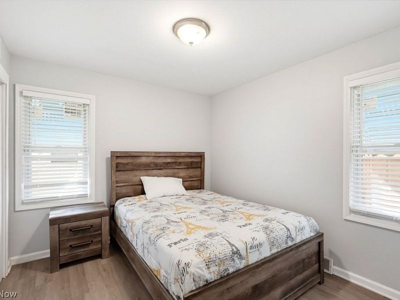 2076 N Green Road, Cleveland, OH 44121 Photo 12