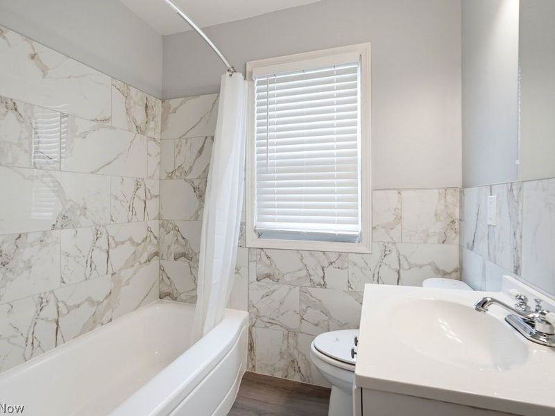 2076 N Green Road, Cleveland, OH 44121 Photo 13