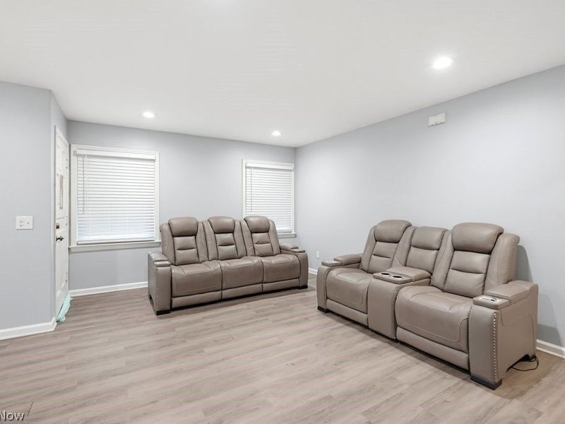 2076 N Green Road, Cleveland, OH 44121 Photo 2