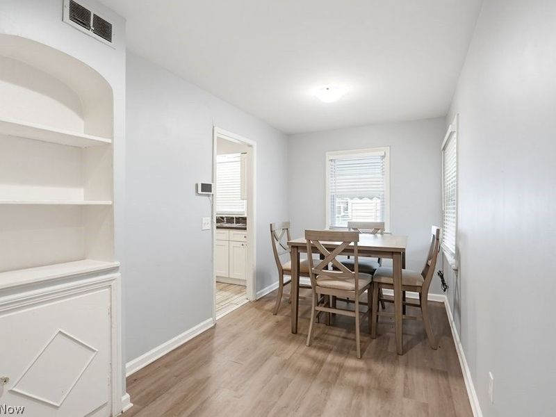 2076 N Green Road, Cleveland, OH 44121 Photo 5