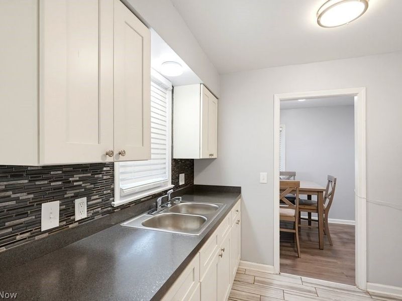 2076 N Green Road, Cleveland, OH 44121 Photo 7