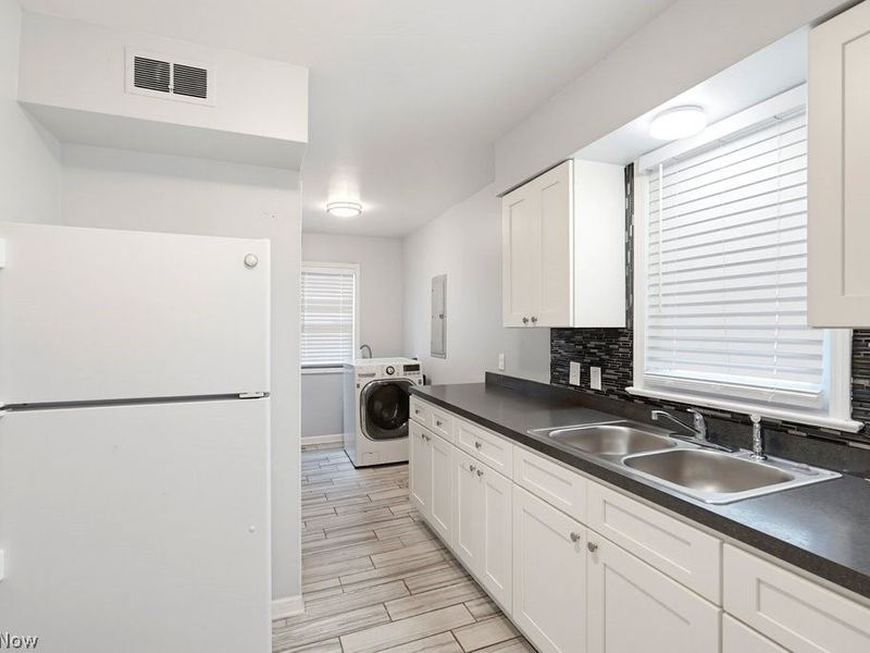 2076 N Green Road, Cleveland, OH 44121 Photo 8