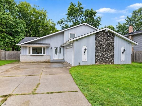 17513 Howe Road , Strongsville, OH 44136
