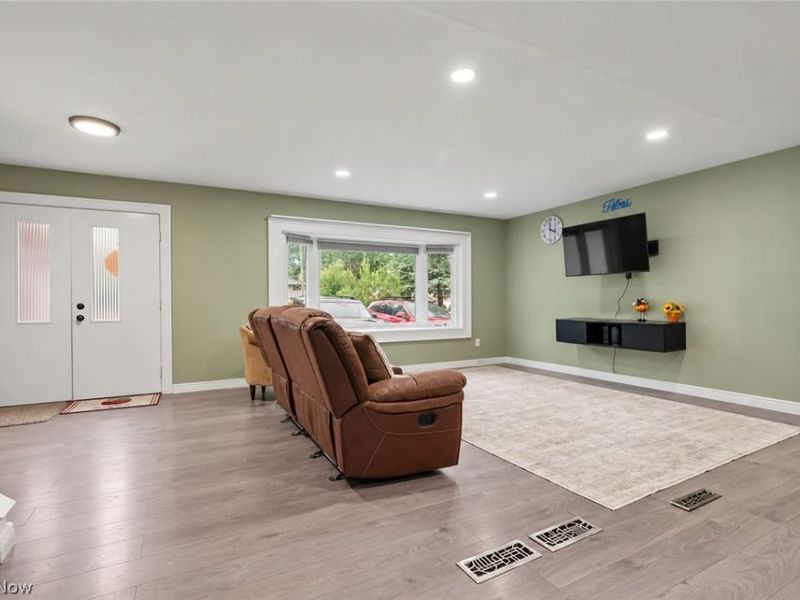 17513 Howe Road , Strongsville, OH 44136 Photo 3