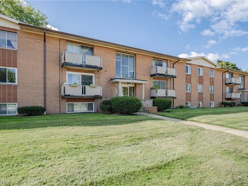 22051 River Oaks Drive , Unit B11, Rocky River, OH 44116 Photo 2