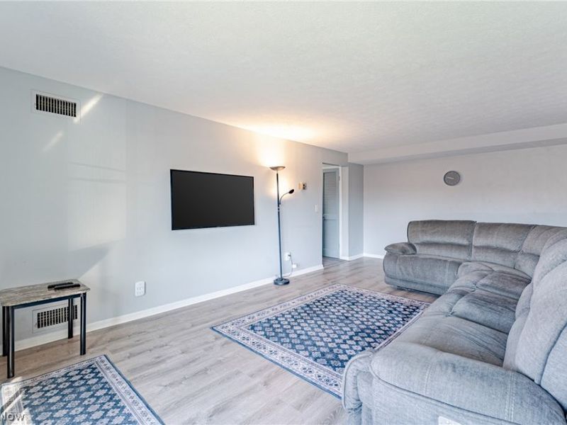 22051 River Oaks Drive , Unit B11, Rocky River, OH 44116 Photo 5