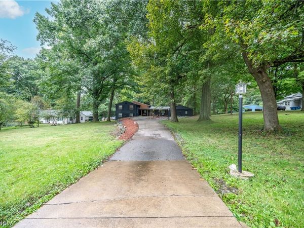 1109 Mansell Drive , Youngstown, OH 44505