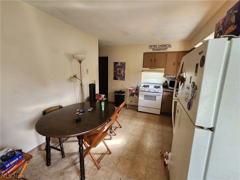 3003 Coventry Boulevard NE, Canton, OH 44705 Photo 3