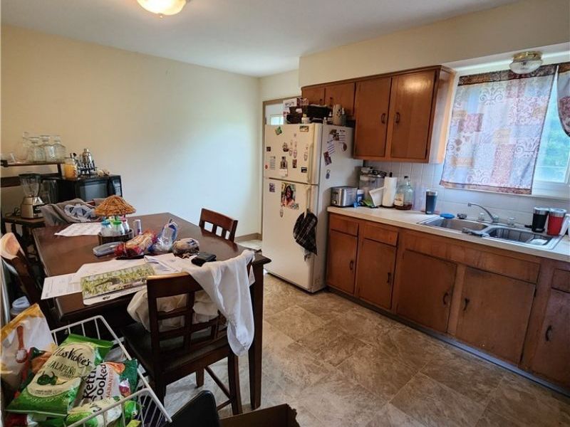 3015 Coventry Boulevard NE, Canton, OH 44705 Photo 2