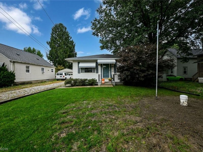 141 26th Street NW, Barberton, OH 44203 Photo 3