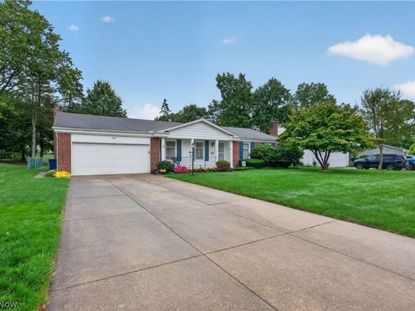 467 Green Meadow Drive , Tallmadge, OH 44278