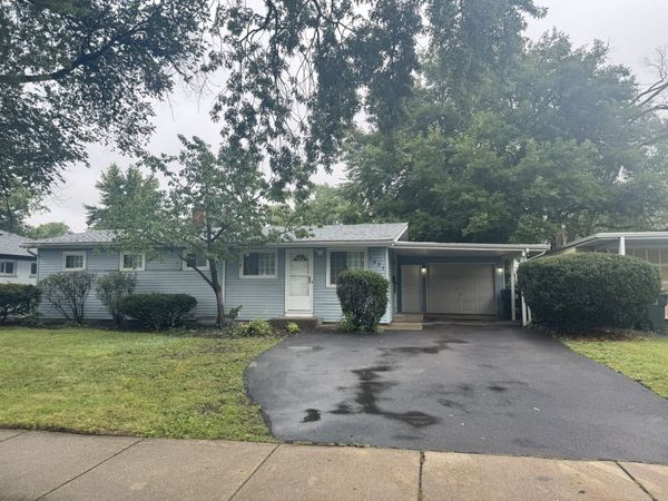 1421 N Wilke Road, Arlington Heights, IL 60004
