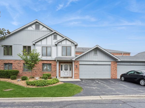 13050 Terrace Drive, Palos Park, IL 60464