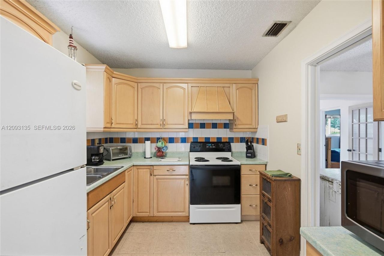 135 SW 27th Rd , Miami, FL 33129 Photo
