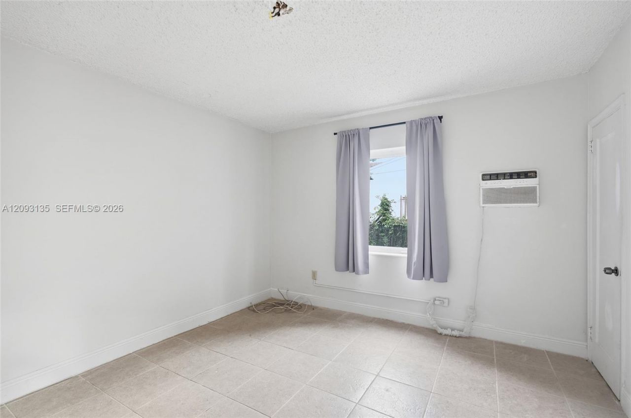135 SW 27th Rd , Miami, FL 33129 Photo
