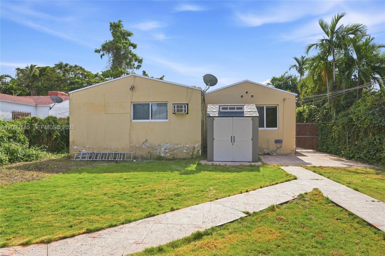 135 SW 27th Rd , Miami, FL 33129 Photo