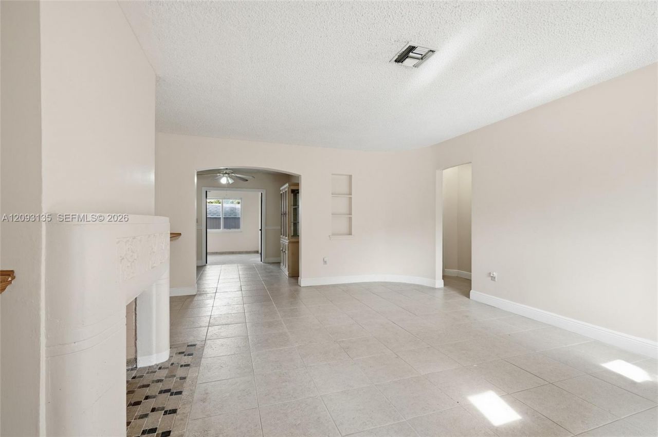 135 SW 27th Rd , Miami, FL 33129 Photo