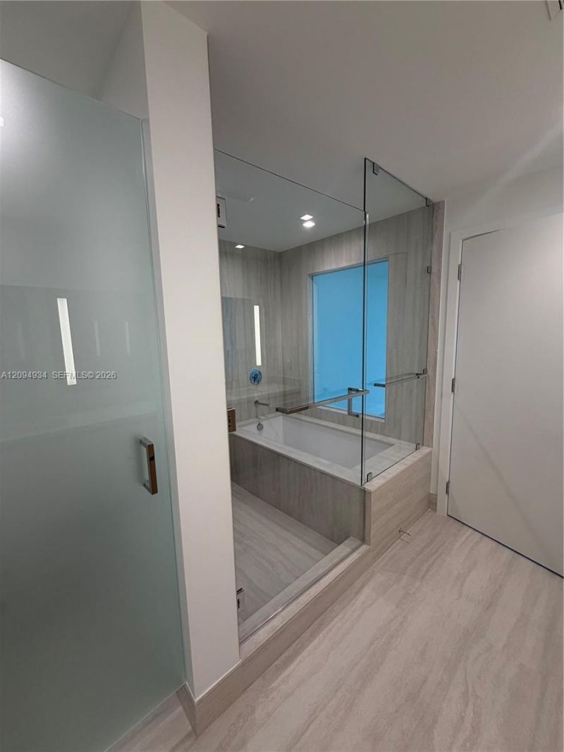 2411 Laguna Cir , Unit 2408, Miami, FL 33181 Photo