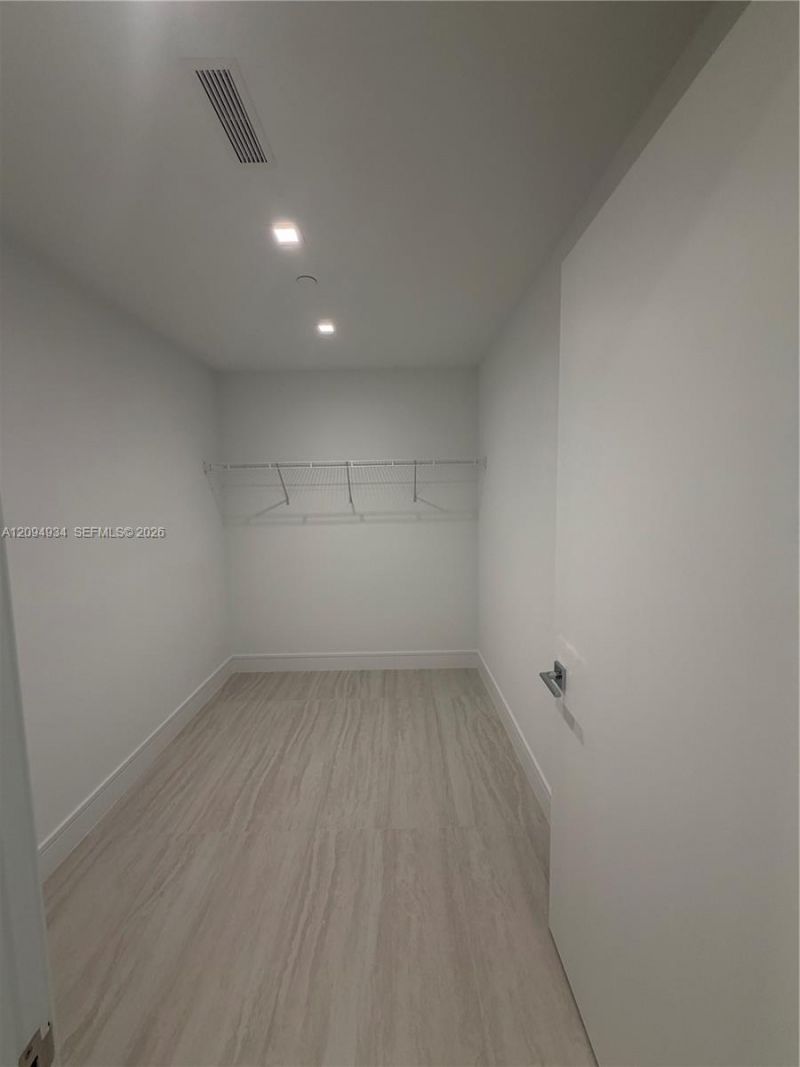 2411 Laguna Cir , Unit 2408, Miami, FL 33181 Photo