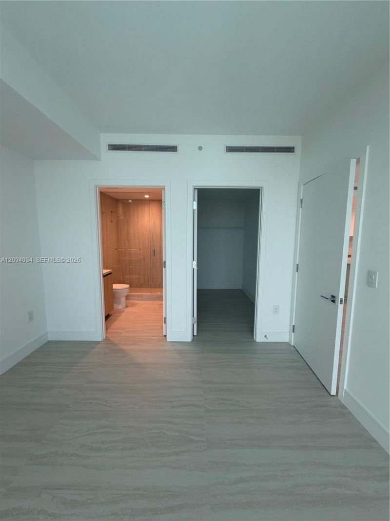 2411 Laguna Cir , Unit 2408, Miami, FL 33181 Photo