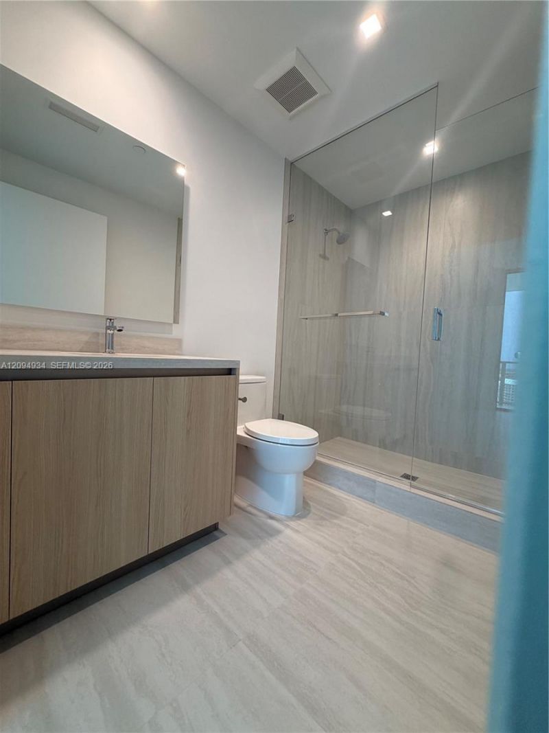 2411 Laguna Cir , Unit 2408, Miami, FL 33181 Photo