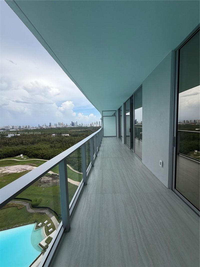 2411 Laguna Cir , Unit 2408, Miami, FL 33181 Photo