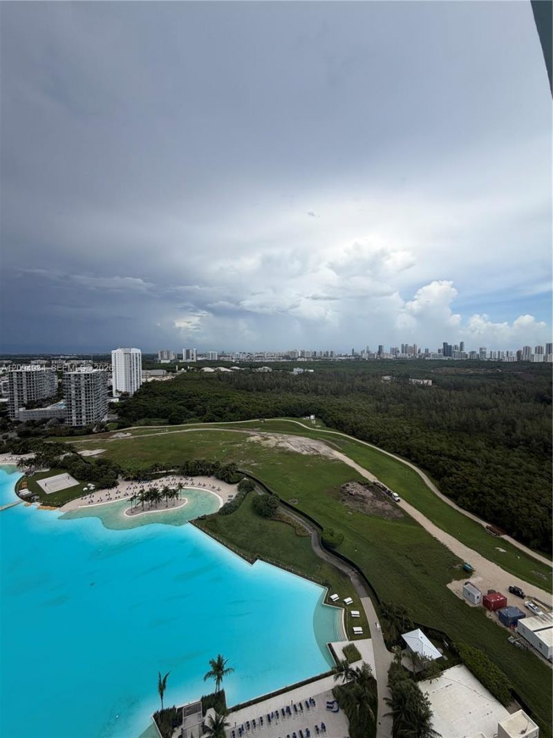 2411 Laguna Cir , Unit 2408, Miami, FL 33181 Photo