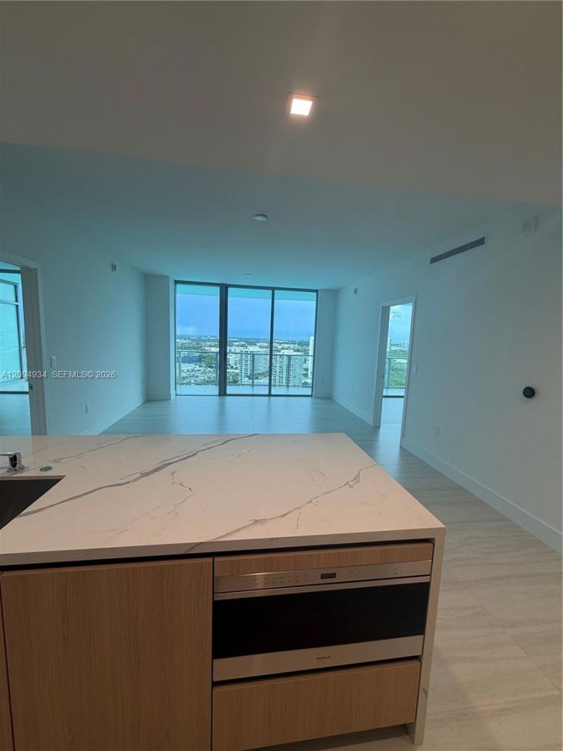 2411 Laguna Cir , Unit 2408, Miami, FL 33181 Photo