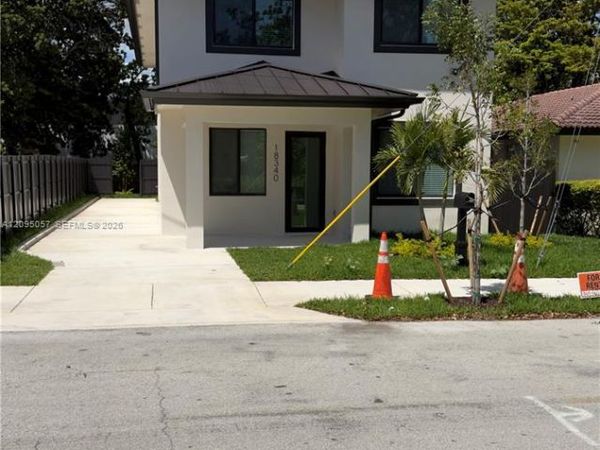 18340 SW 102 PL , Miami, FL 33157