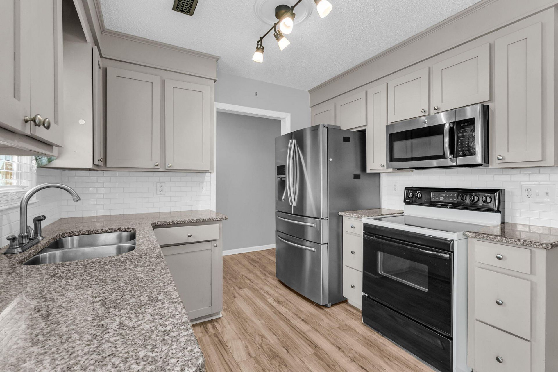 105 Bedford Court Photo 10