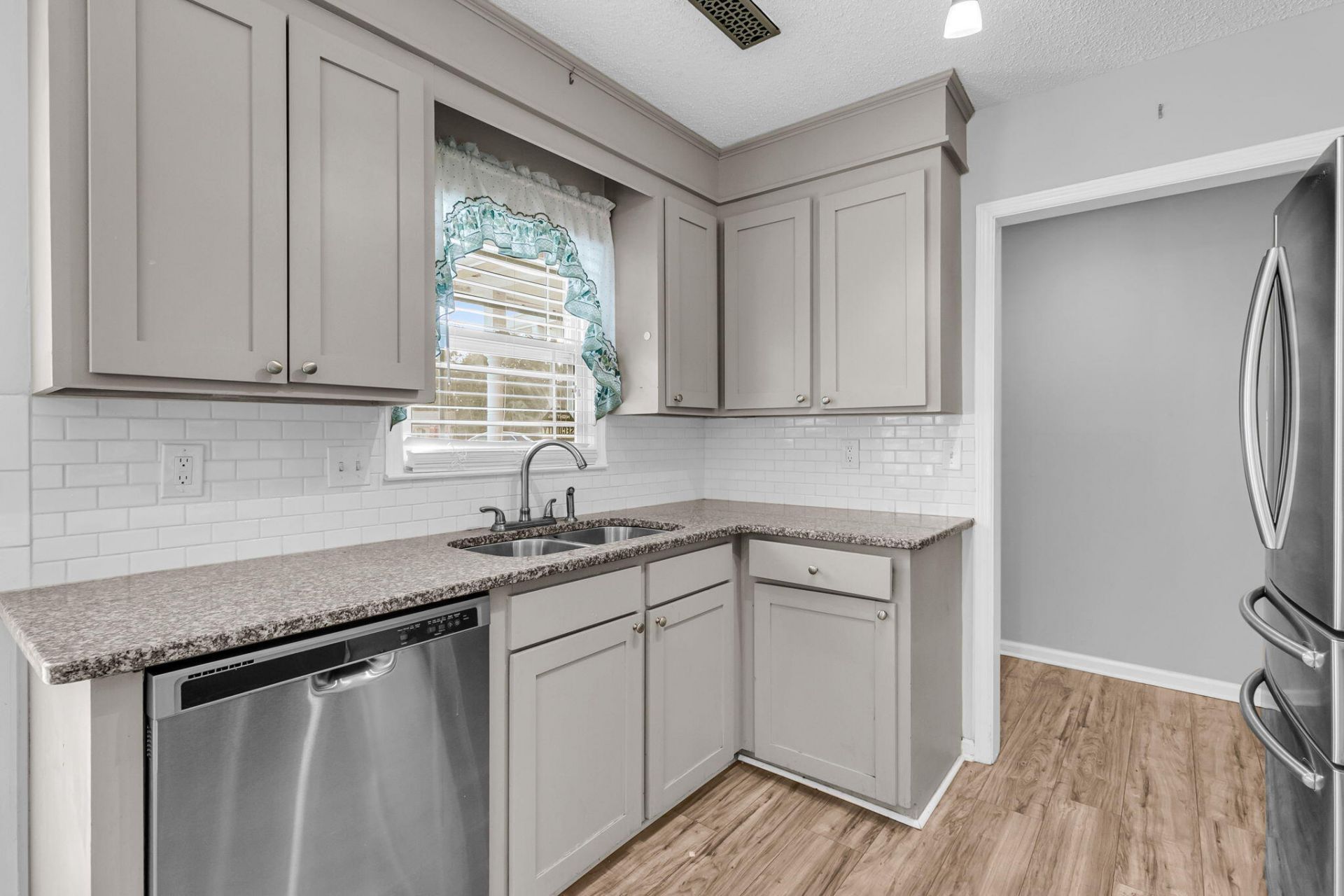 105 Bedford Court Photo 11