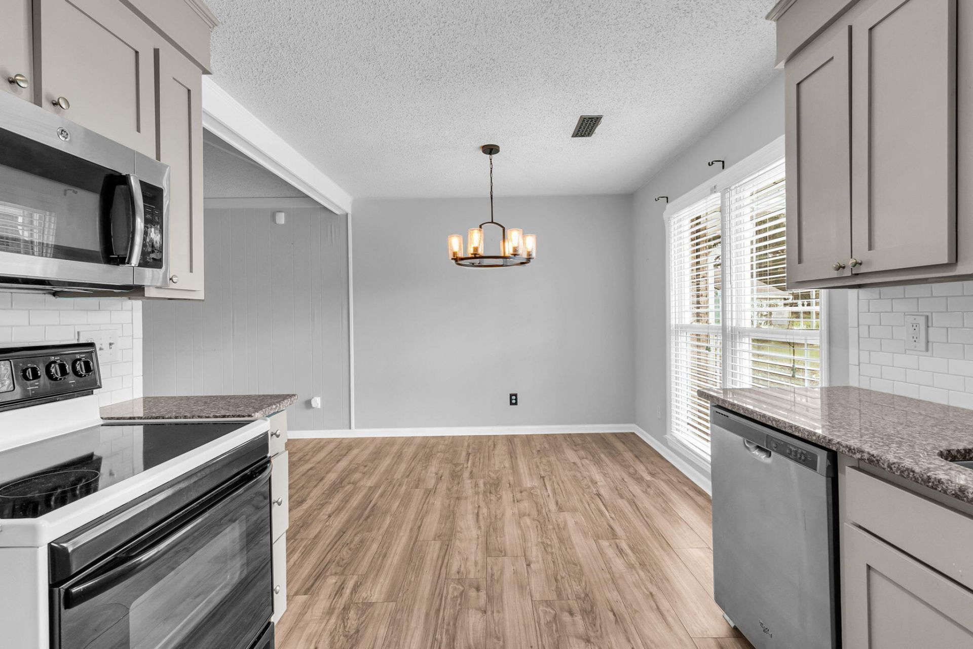 105 Bedford Court Photo 12