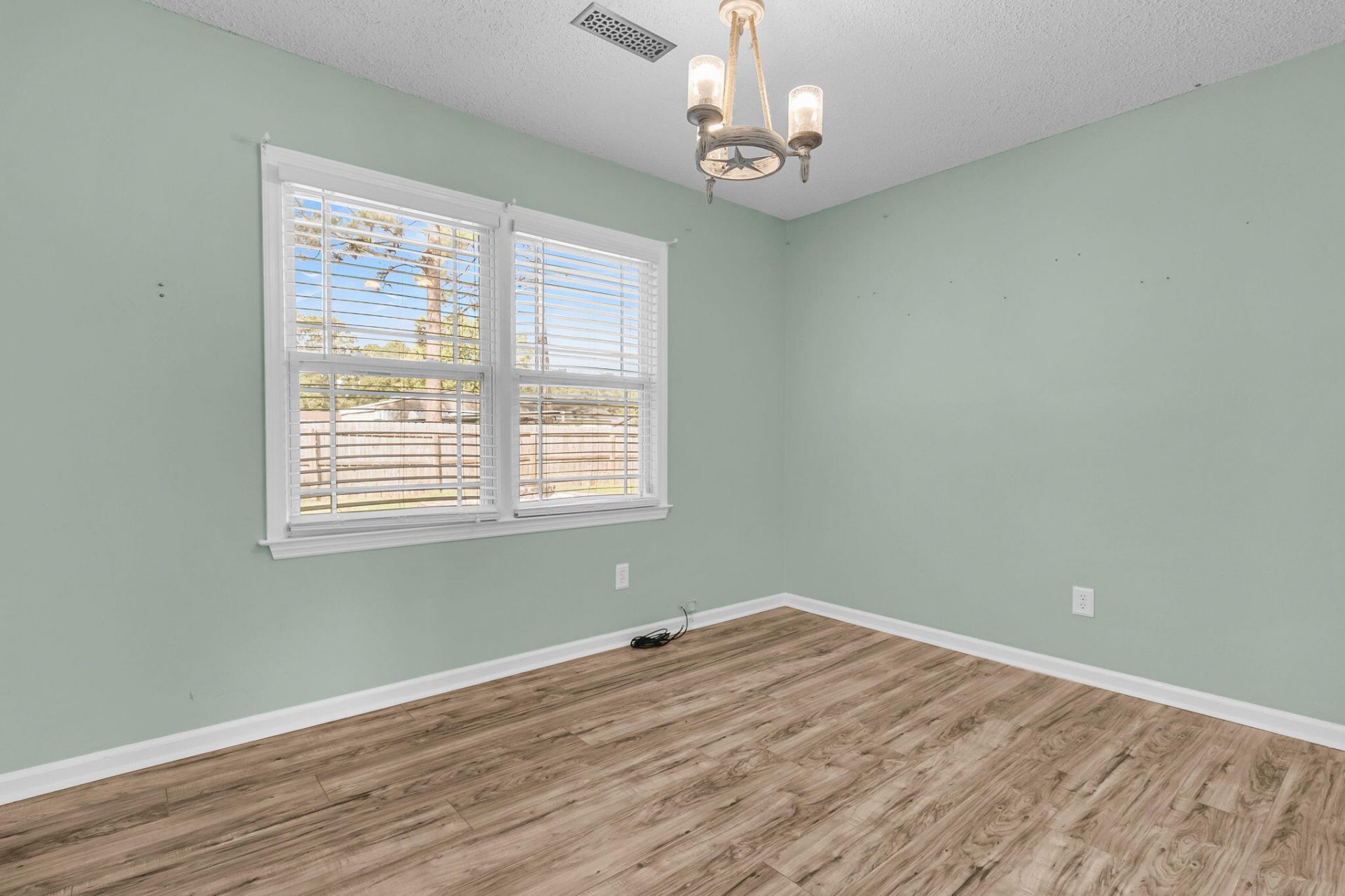 105 Bedford Court Photo 19