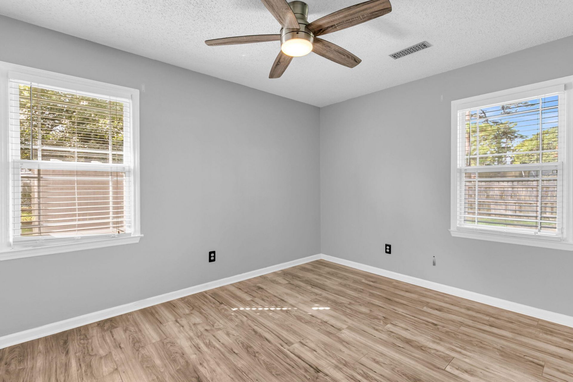 105 Bedford Court Photo 20