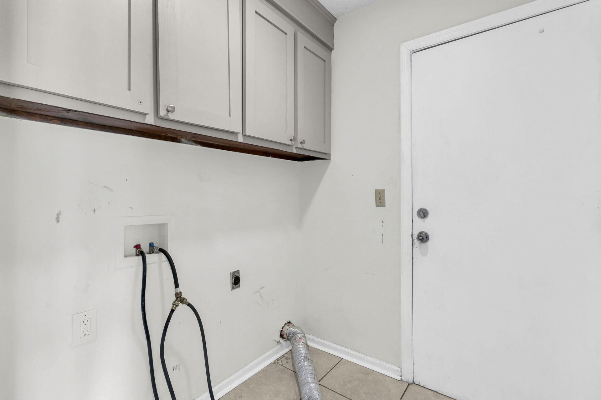 105 Bedford Court Photo 23