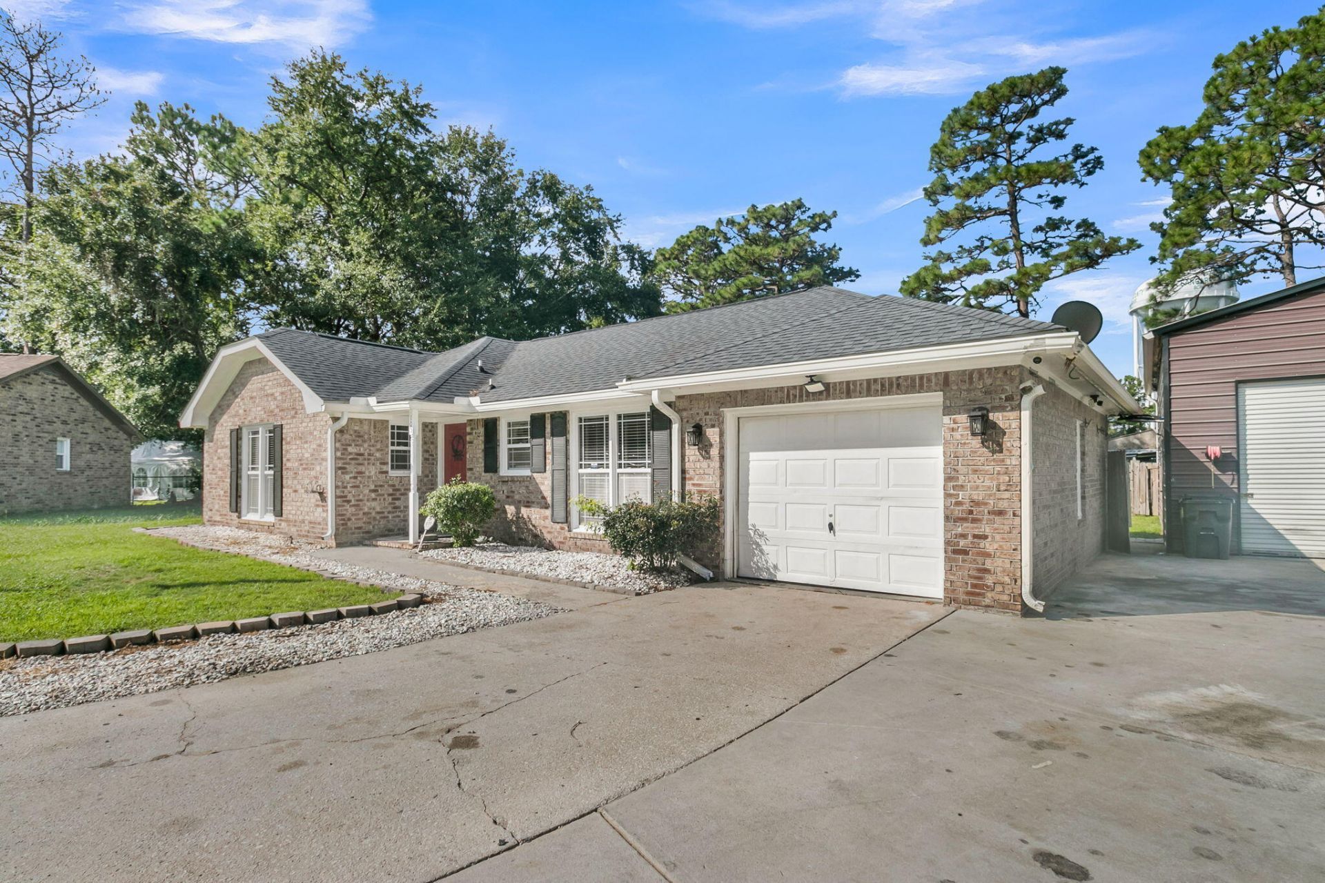 105 Bedford Court Photo 25