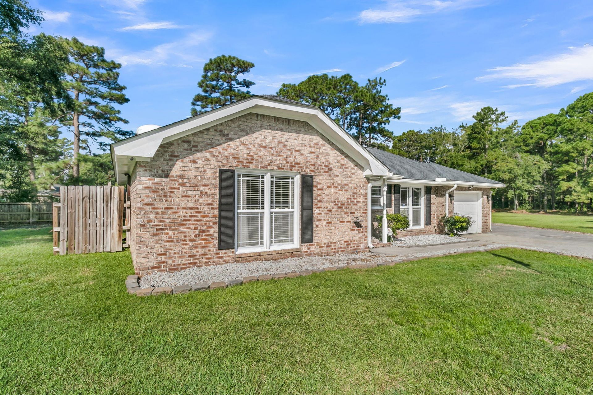 105 Bedford Court Photo 27