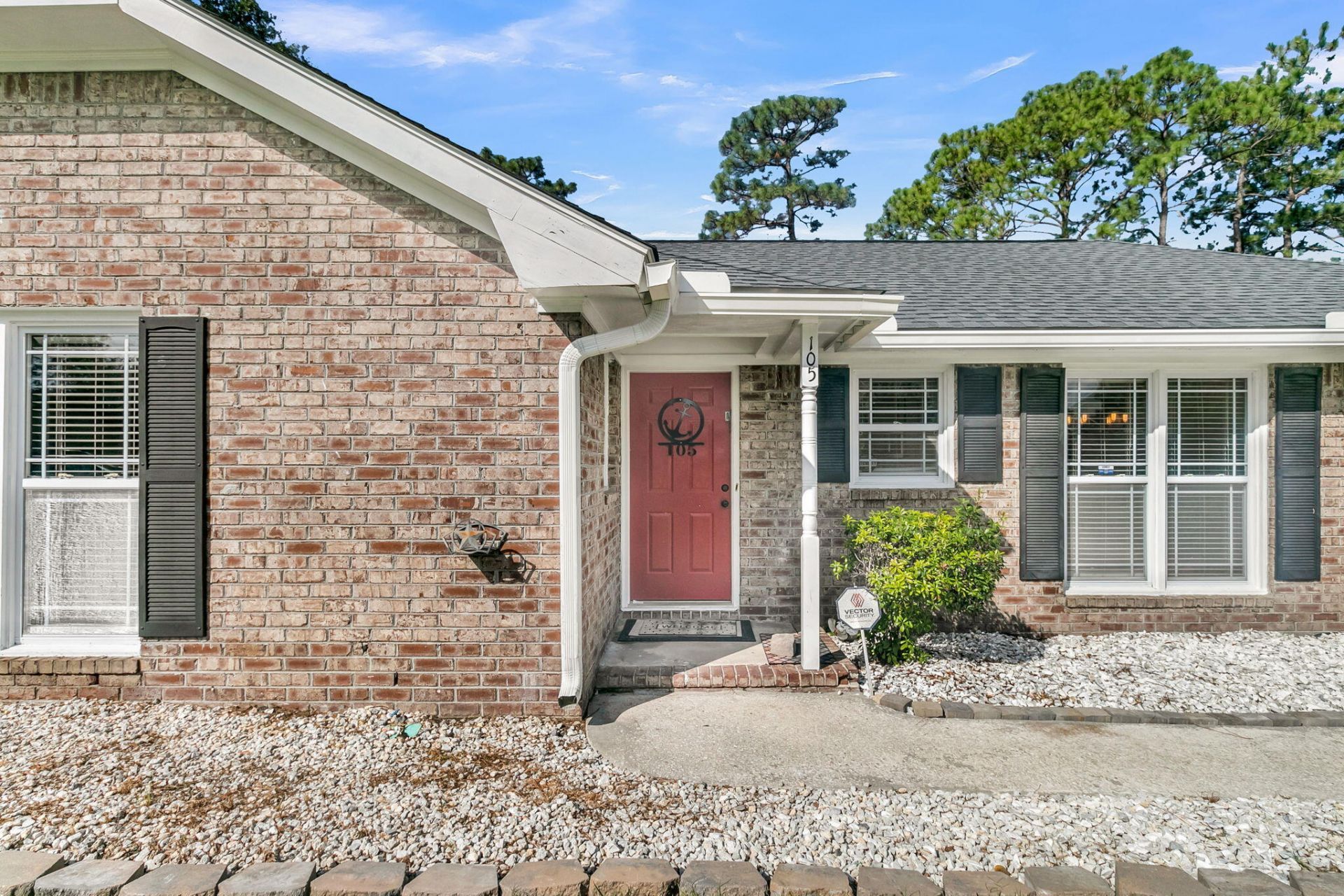 105 Bedford Court Photo 29