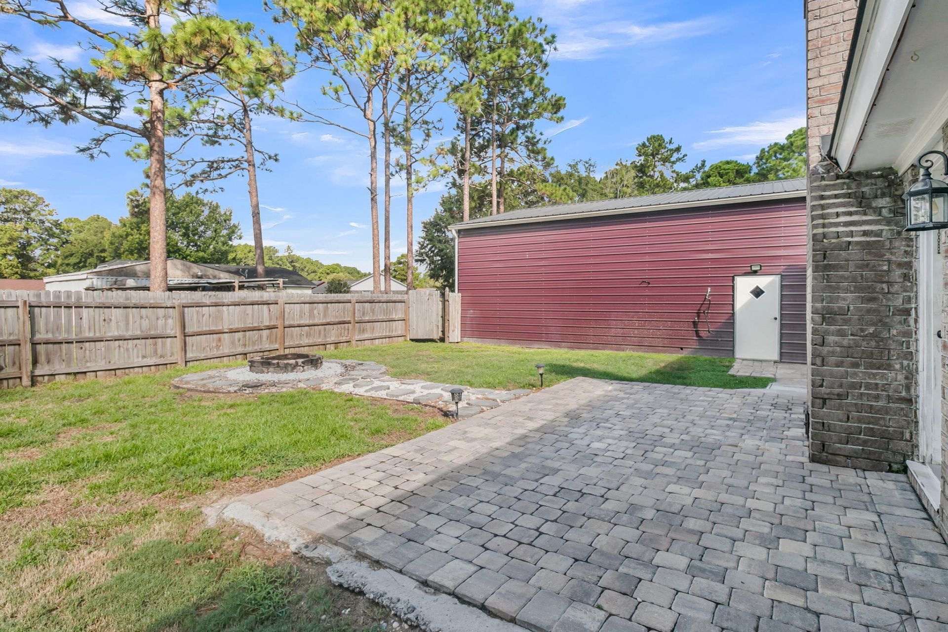 105 Bedford Court Photo 32