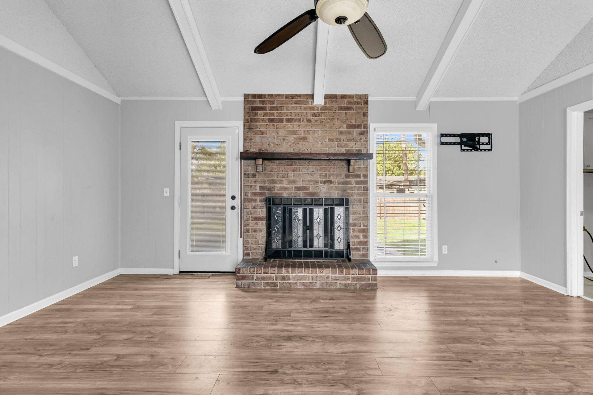 105 Bedford Court Photo 4