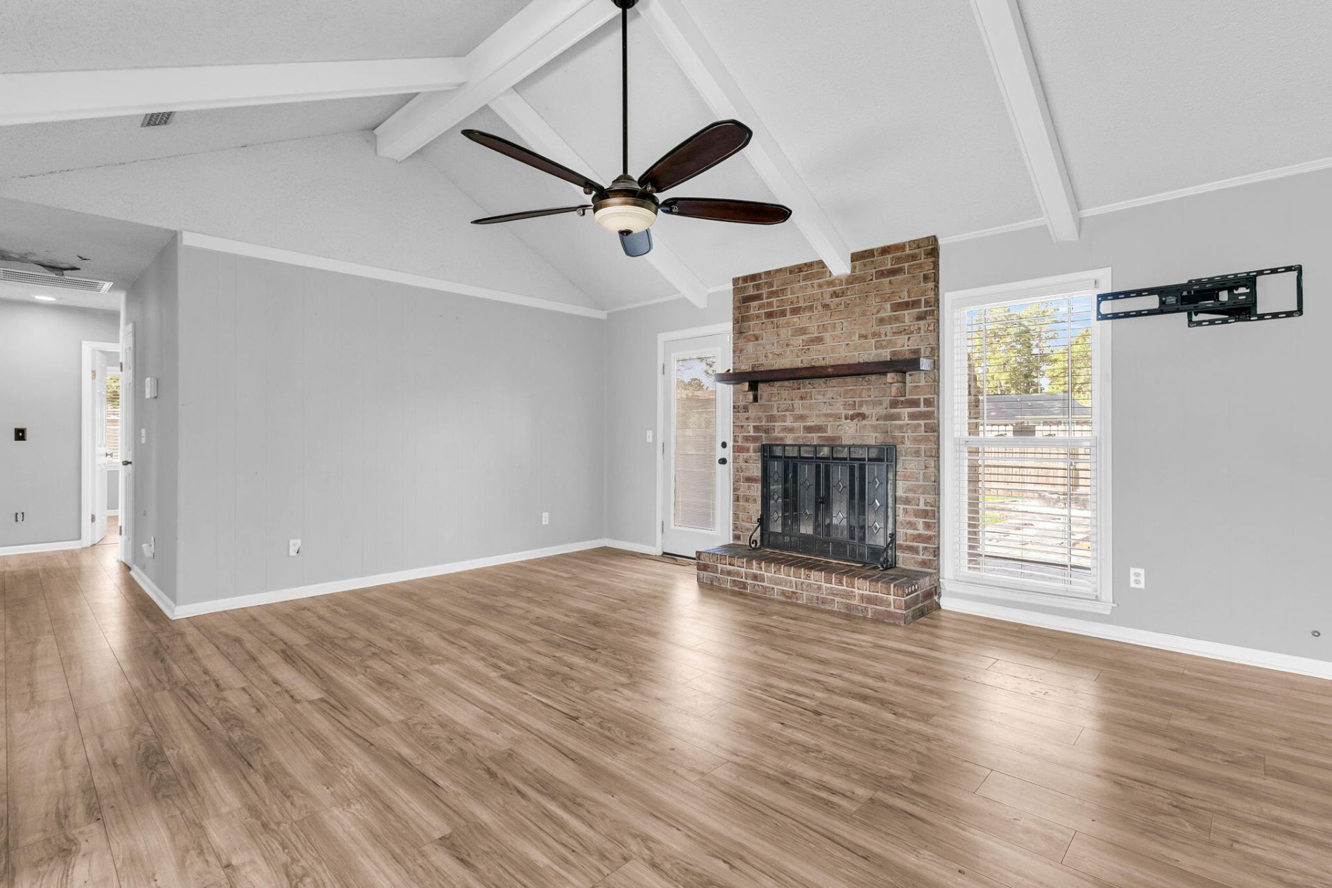 105 Bedford Court Photo 5