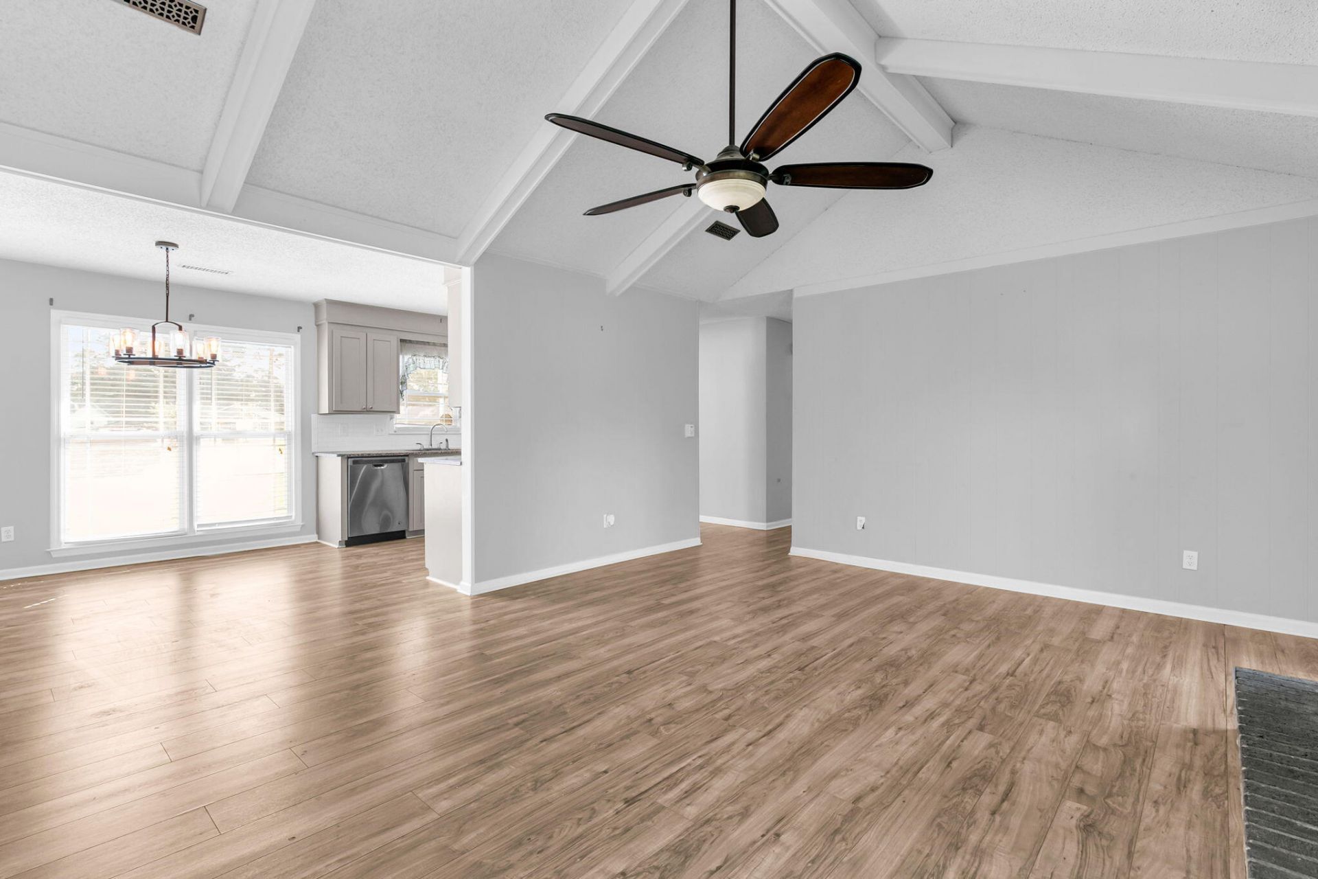 105 Bedford Court Photo 6