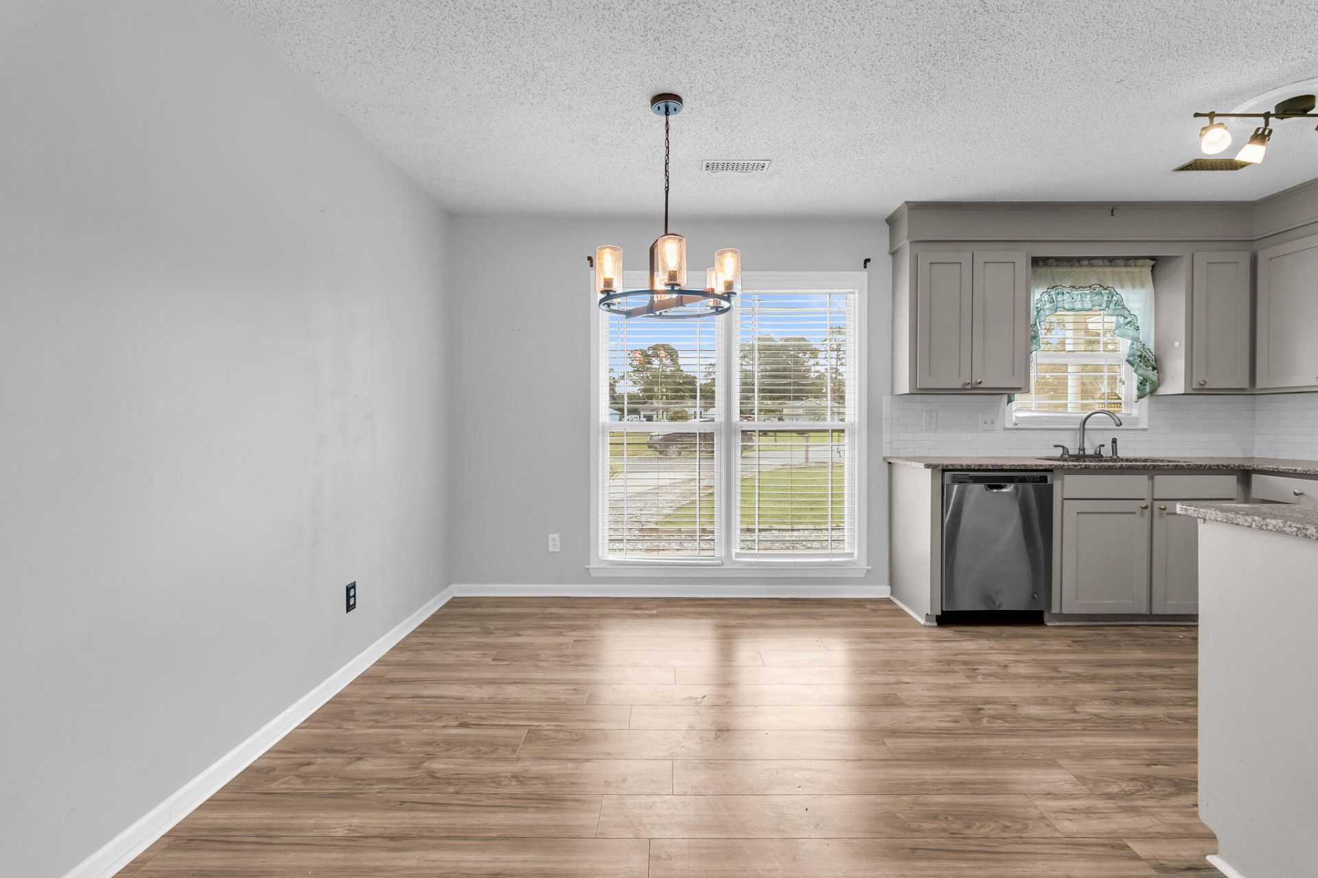 105 Bedford Court Photo 8
