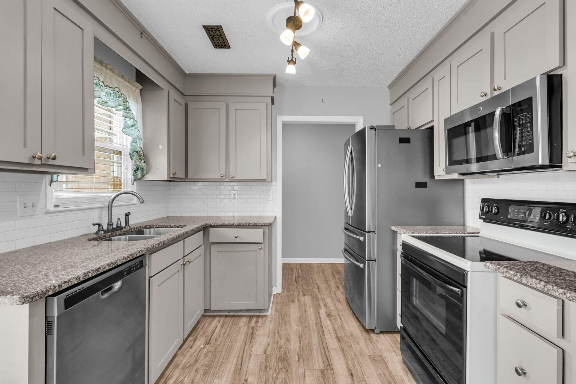 105 Bedford Court Photo 9