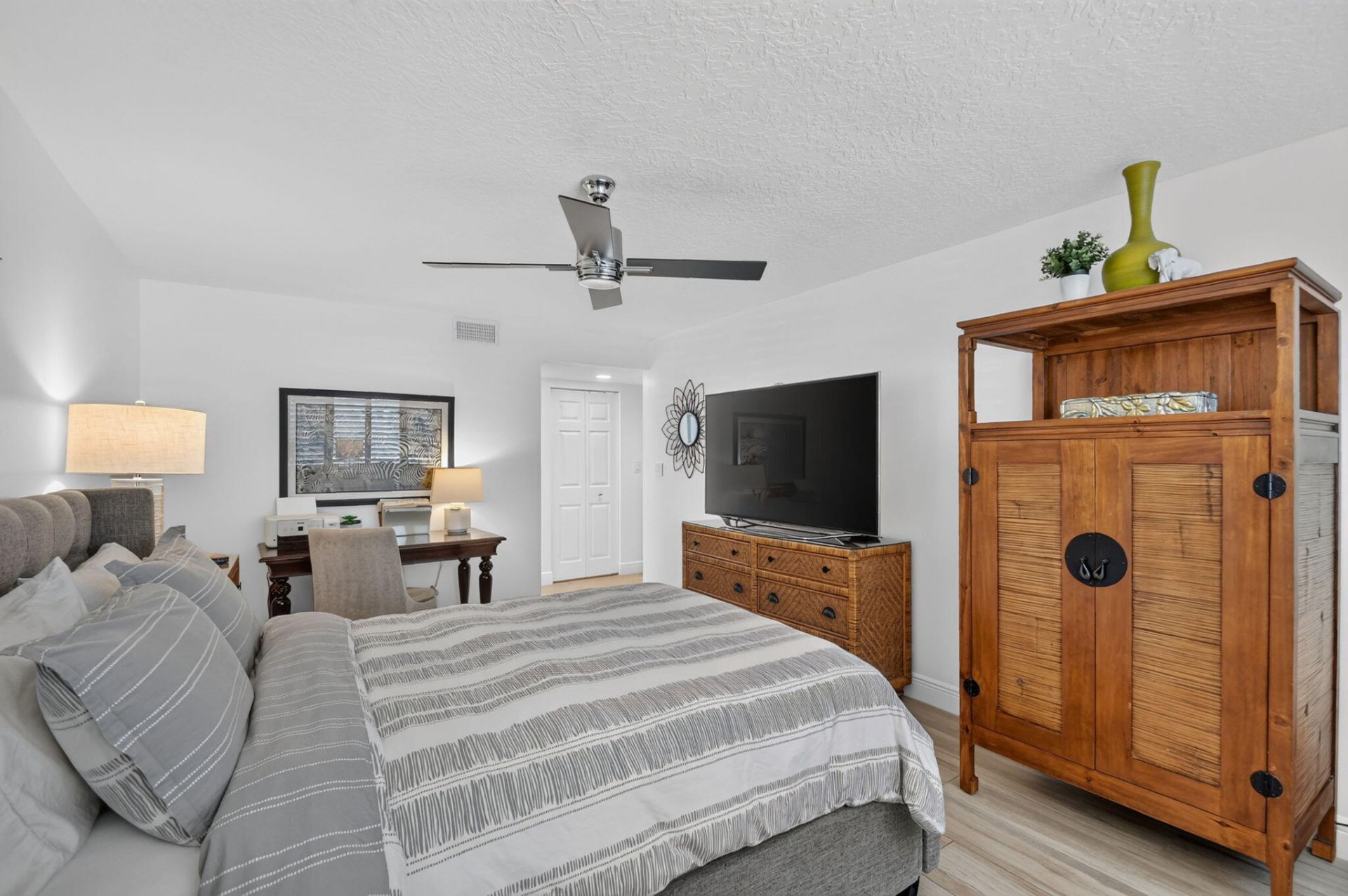 103 Half Moon Circle, Unit C1, Hypoluxo, FL 33462 Photo