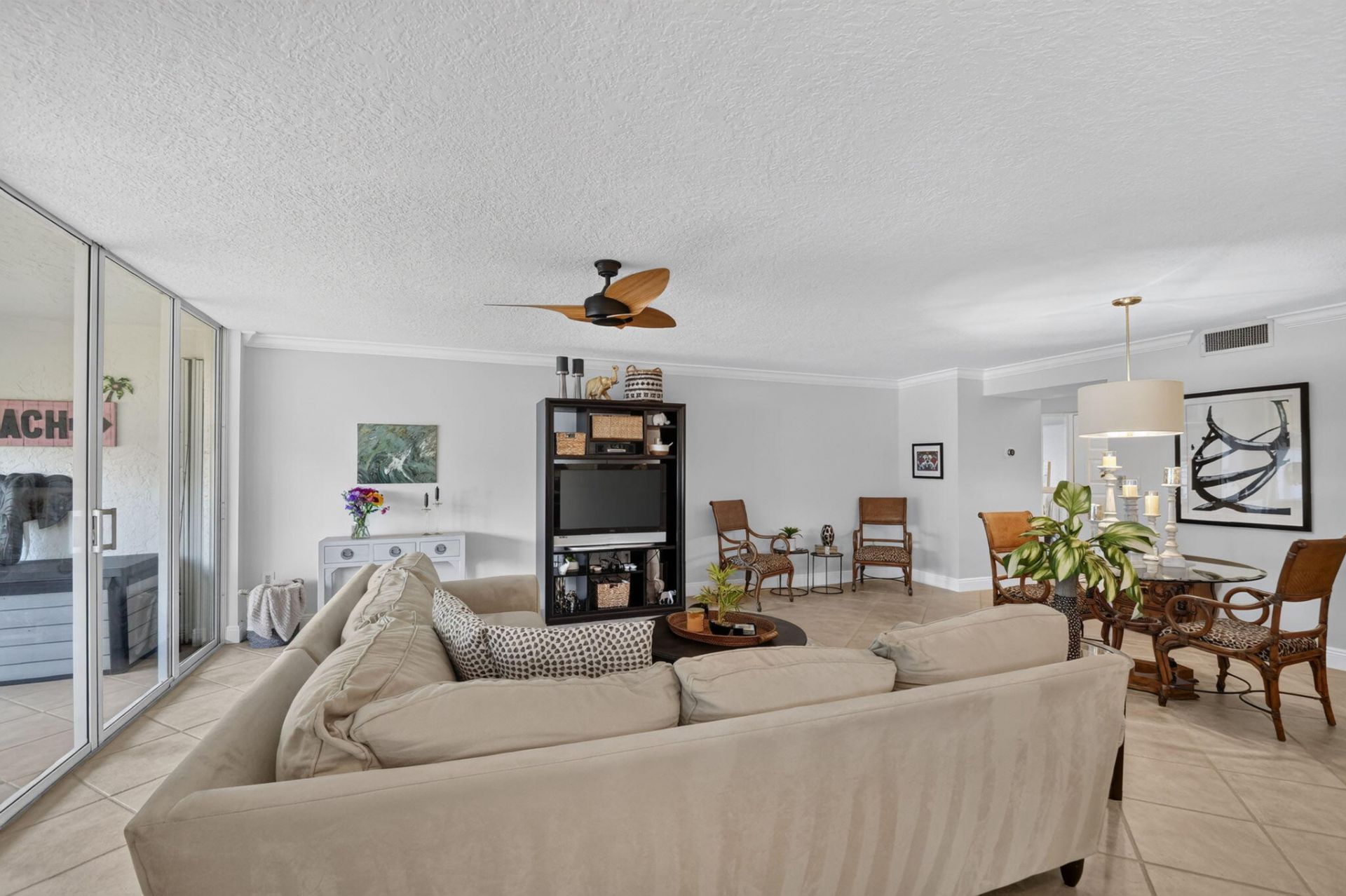 103 Half Moon Circle, Unit C1, Hypoluxo, FL 33462 Photo