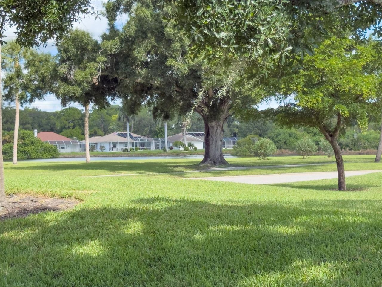 2375 Lakeside Mews, Unit D2, Sarasota, FL 34235 Photo