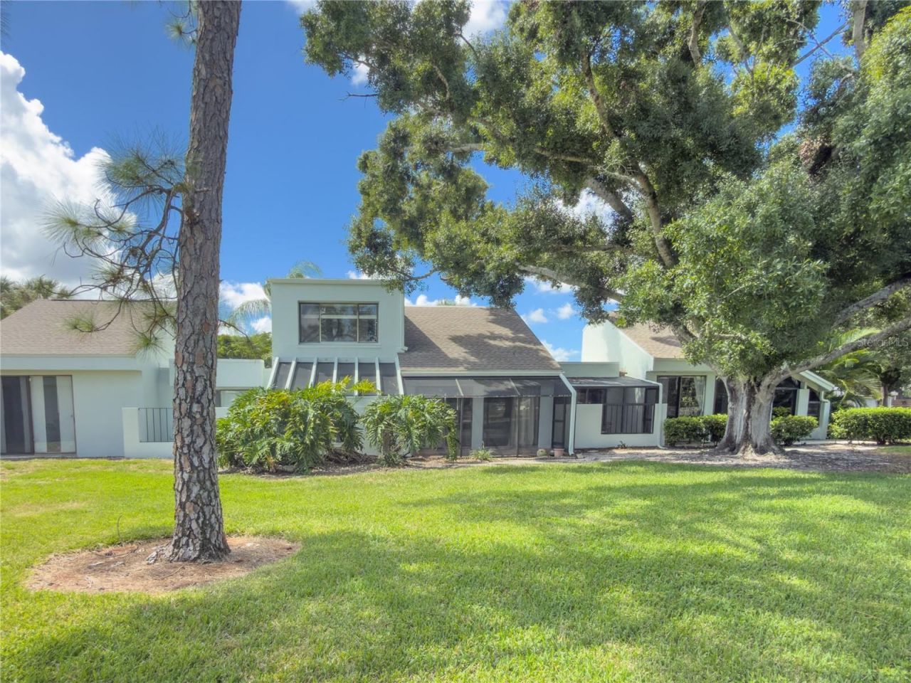 2375 Lakeside Mews, Unit D2, Sarasota, FL 34235 Photo