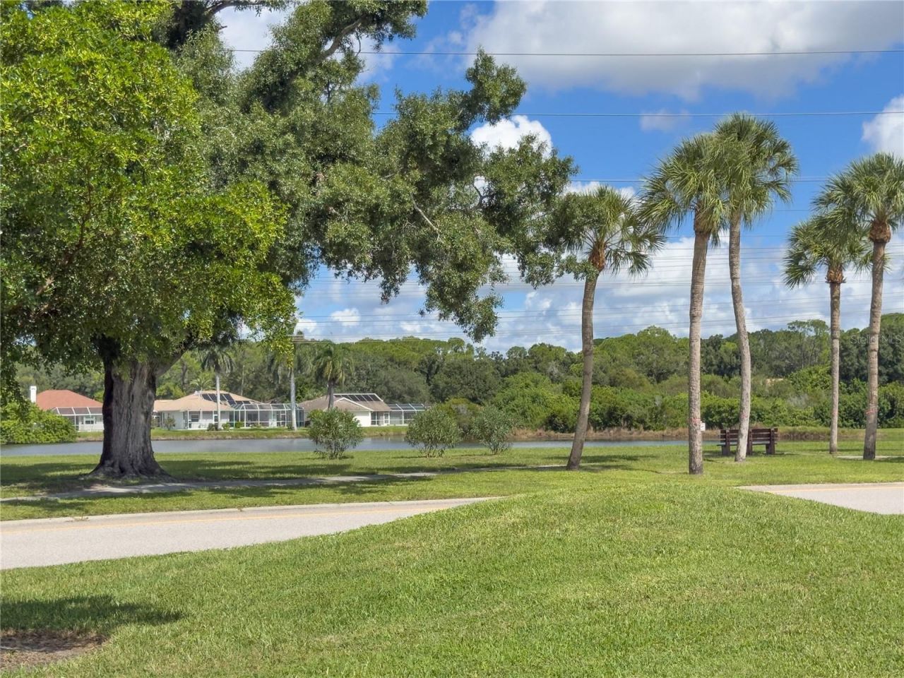 2375 Lakeside Mews, Unit D2, Sarasota, FL 34235 Photo